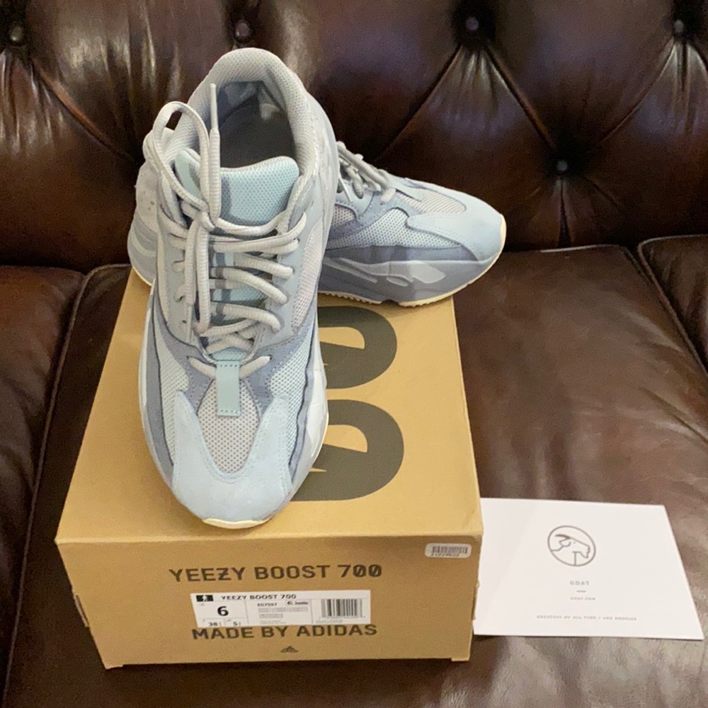 Yeezy 700 snekers